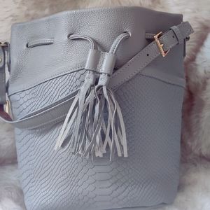 Gigi New York Jenn Bucket Leather Grey Shoulder Bag Gold Hardware Lightweighted